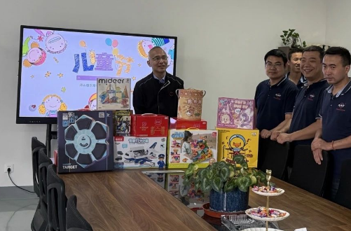 寶貝，希望你永遠童心童趣童夢，兒童節快樂！